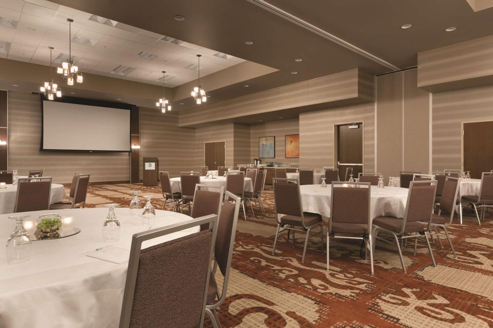 Embassy Suites By Hilton Akron Canton Airport North Canton Exterior photo